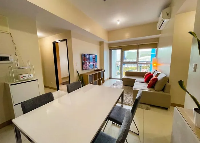 Exquisite 2br Corner With Sunset, Okada View Manila